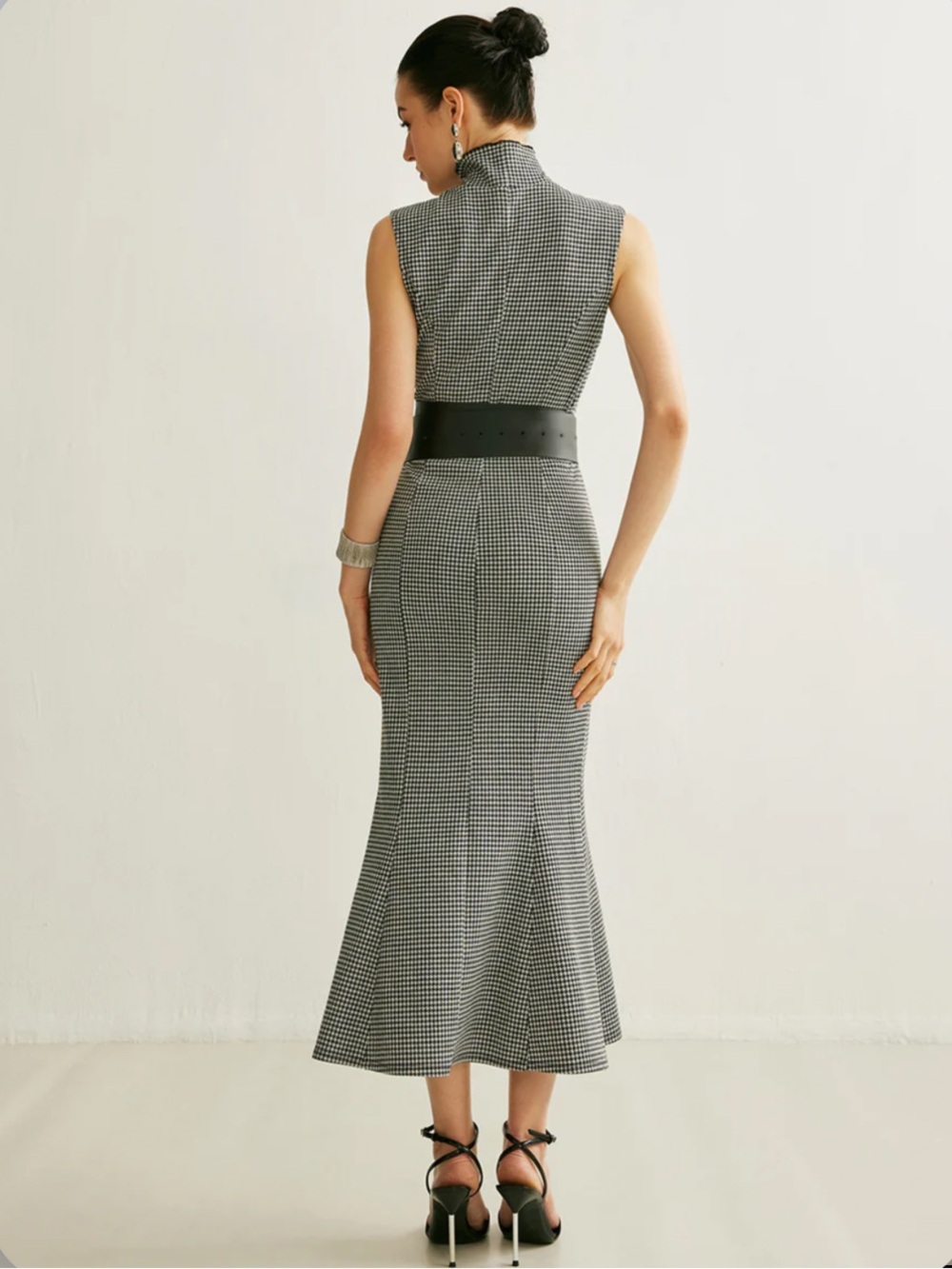 COMMENSE Belted Plaid Sleeveless Dress | S - Picture 4 of 9